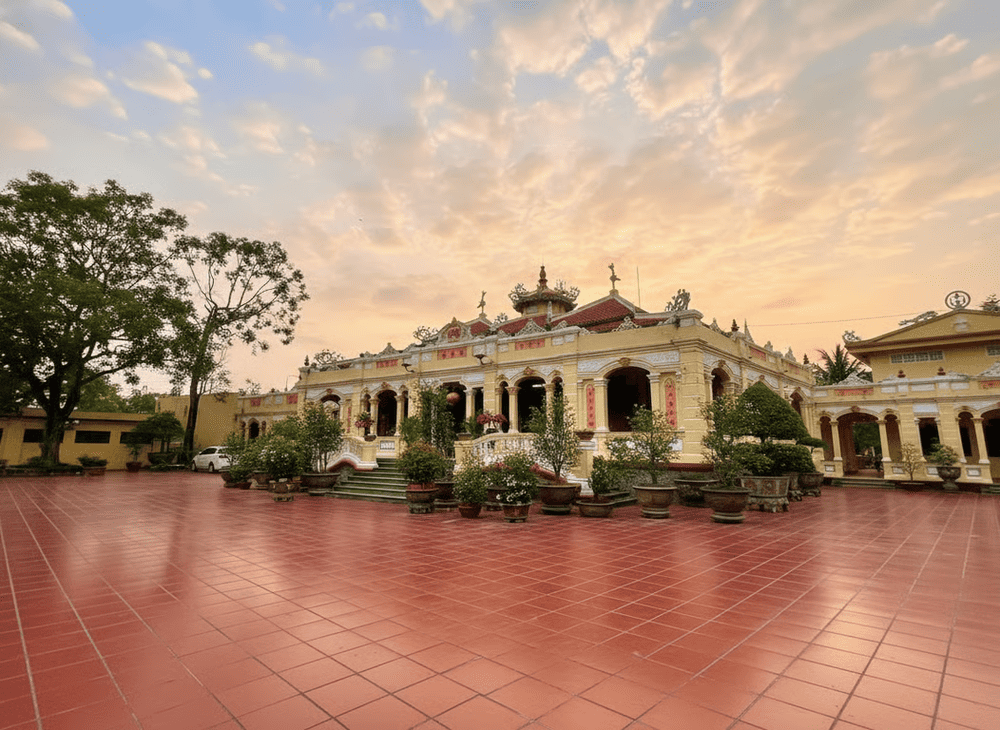 Khu vực chánh điện